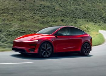 Naujasis „Tesla Model Y Performance“: sportiškas elektromobilis, kuris perrašo SUV taisykles