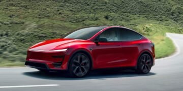 Naujasis „Tesla Model Y Performance“: sportiškas elektromobilis, kuris perrašo SUV taisykles