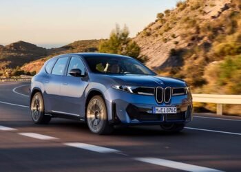 Nauja era prasideda: visiškai elektrinis „BMW iX3“ – pirmasis „Neue Klasse“ modelis