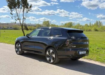 „Volvo EX90“ savininkams – nemokamas pagrindinio kompiuterio atnaujinimas