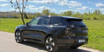 „Volvo EX90“ savininkams – nemokamas pagrindinio kompiuterio atnaujinimas