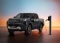 „Toyota“ žengia į naują etapą: pristatytas visiškai elektrinis „Hilux“