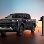 „Toyota“ žengia į naują etapą: pristatytas visiškai elektrinis „Hilux“