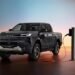„Toyota“ žengia į naują etapą: pristatytas visiškai elektrinis „Hilux“