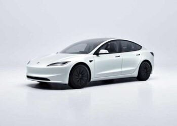„Tesla Model 3 „Standard“ – pigiausia „Tesla“, bet ar vis dar tikra „Tesla“?