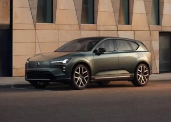 „Volvo EX60“ debiutas: elektromobilis, nubrėžiantis naujas vidutinio dydžio visureigių ribas