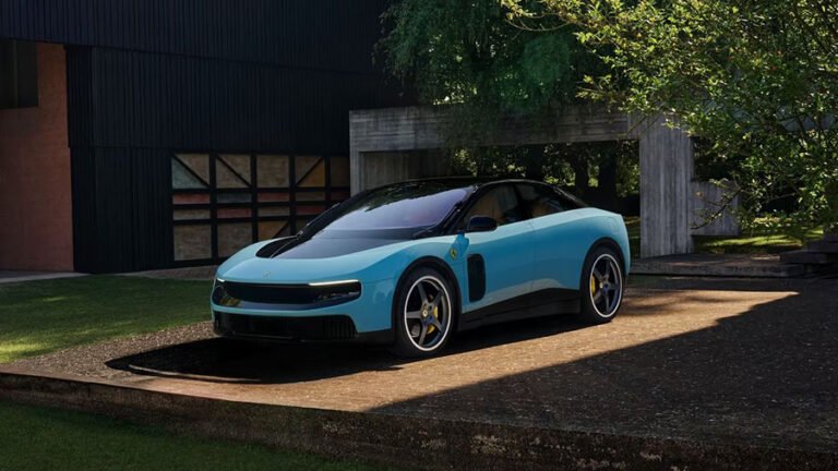 „Ferrari“ pradeda naują erą: pristatytas pirmasis elektromobilis „Luce“
