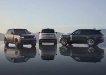 „Range Rover“ pagaliau tampa elektrinis: pirmasis istorijoje elektromobilis žada iš naujo apibrėžti prabangų SUV
