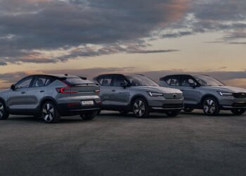 „Volvo“ atnaujino XC40, EX40 ir EC40: naujas dizainas, „Gemini“ dirbtinis intelektas ir daugiau saugumo