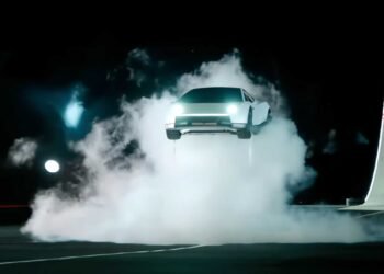Naujasis „Tesla Roadster“, kuris skraido